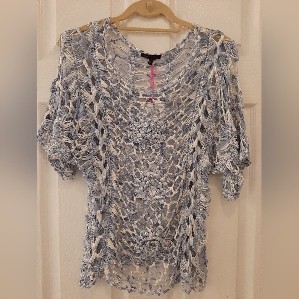 Miracle City top - M/L - NWT - blue/white